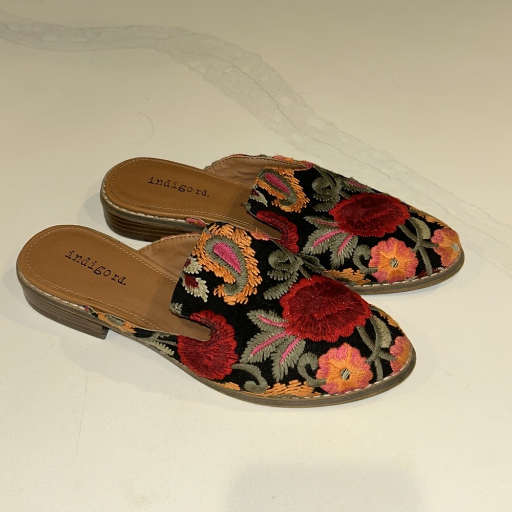Indigo Rd Hayze mules size 6 GUC